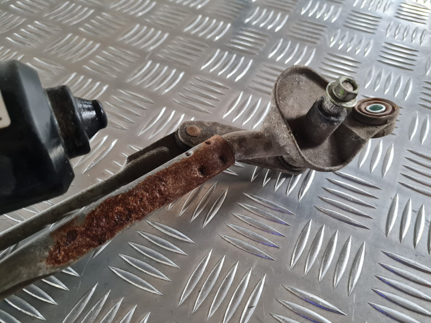 Vējstikla tīrīšanas mehānisms priekš TOYOTA AVENSIS 2007 UNIVERSAL 7 Vējstikla tīrīšanas mehānisms priekš TOYOTA AVENSIS 2007 UNIVERSAL