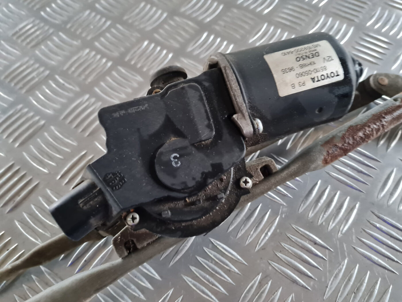 Vējstikla tīrīšanas mehānisms priekš TOYOTA AVENSIS 2007 UNIVERSAL 6 Vējstikla tīrīšanas mehānisms priekš TOYOTA AVENSIS 2007 UNIVERSAL