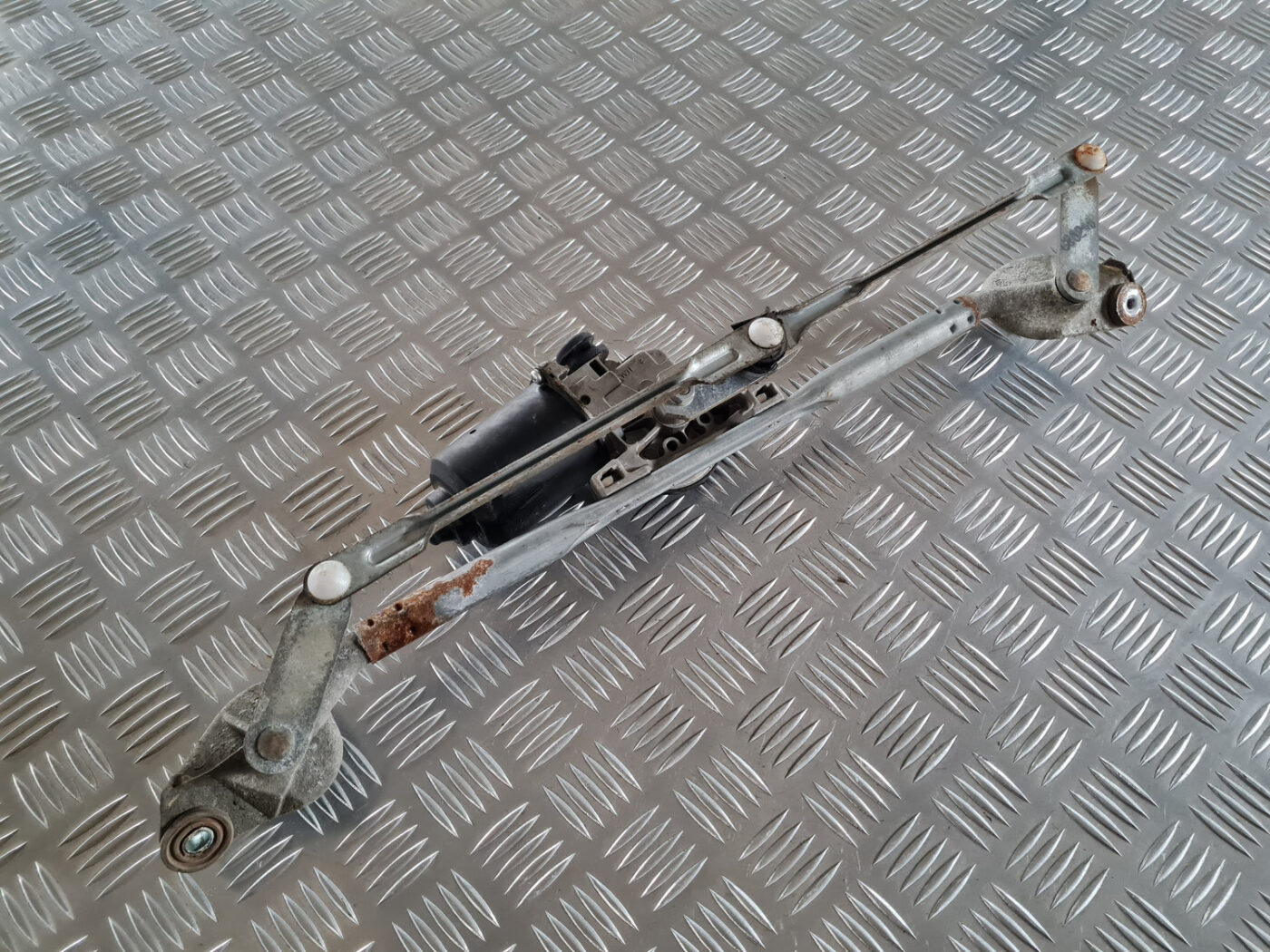 Vējstikla tīrīšanas mehānisms priekš TOYOTA AVENSIS 2007 UNIVERSAL 3 Vējstikla tīrīšanas mehānisms priekš TOYOTA AVENSIS 2007 UNIVERSAL