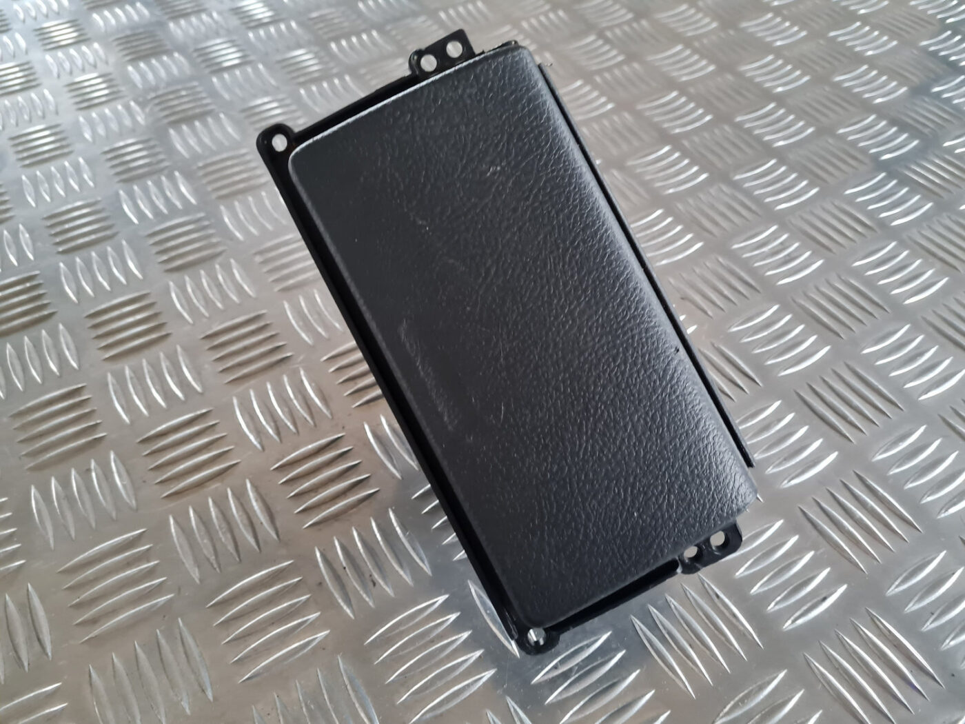 Centrālās konsoles nodalījums priekš TOYOTA AVENSIS 2007 UNIVERSAL 5 Centrālās konsoles nodalījums priekš TOYOTA AVENSIS 2007 UNIVERSAL