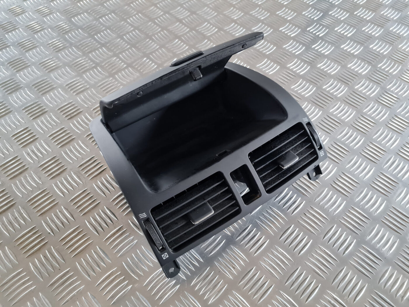 Mantu glabāšanas nodalījums augšā priekš TOYOTA AVENSIS 2007 UNIVERSAL 2 Mantu glabāšanas nodalījums augšā priekš TOYOTA AVENSIS 2007 UNIVERSAL