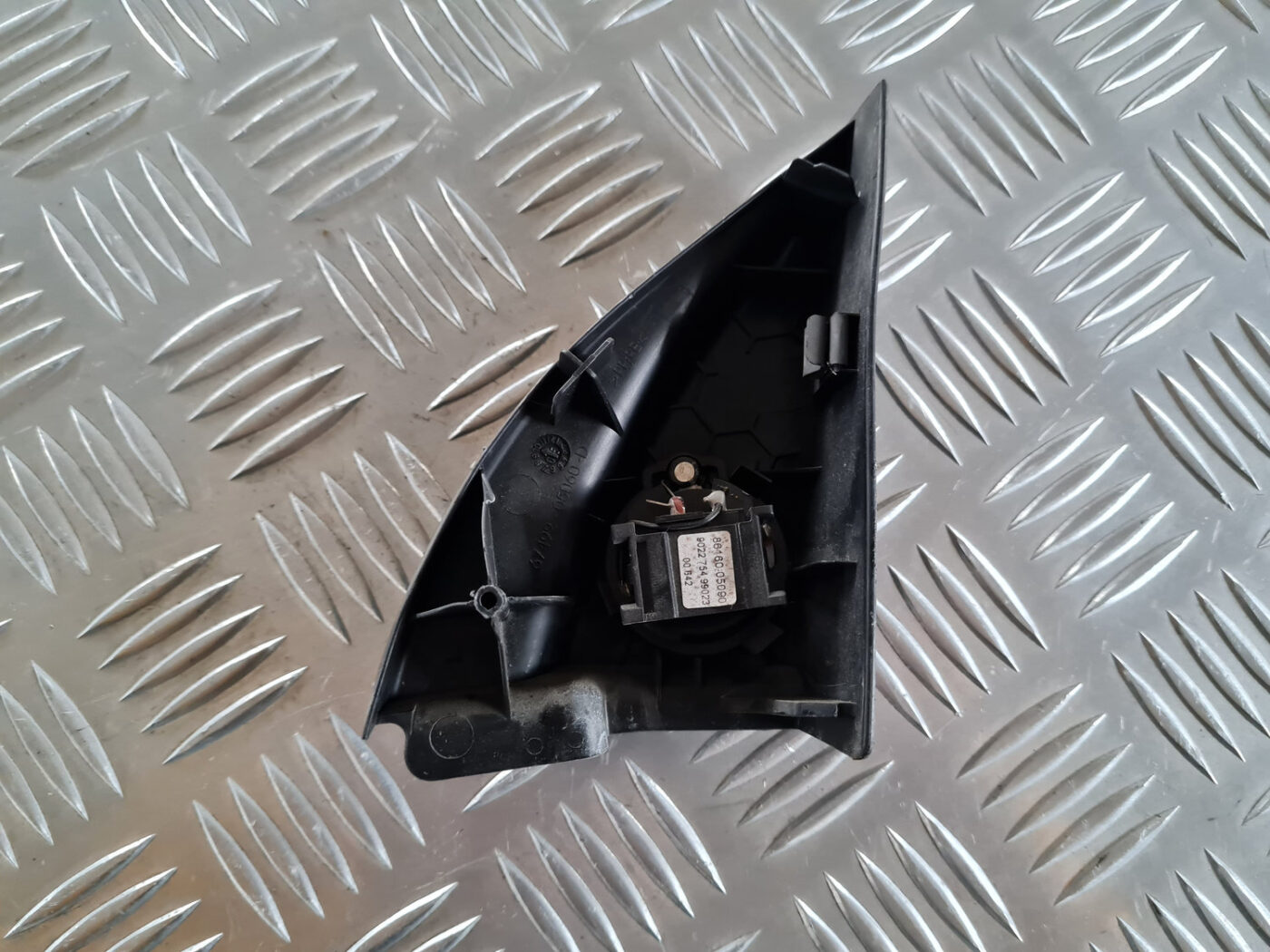 Durvju spoguļa apdares uzlika salonā (ar skaļruni) priekš TOYOTA AVENSIS 2007 UNIVERSAL 2 Durvju spoguļa apdares uzlika salonā (ar skaļruni) priekš TOYOTA AVENSIS 2007 UNIVERSAL