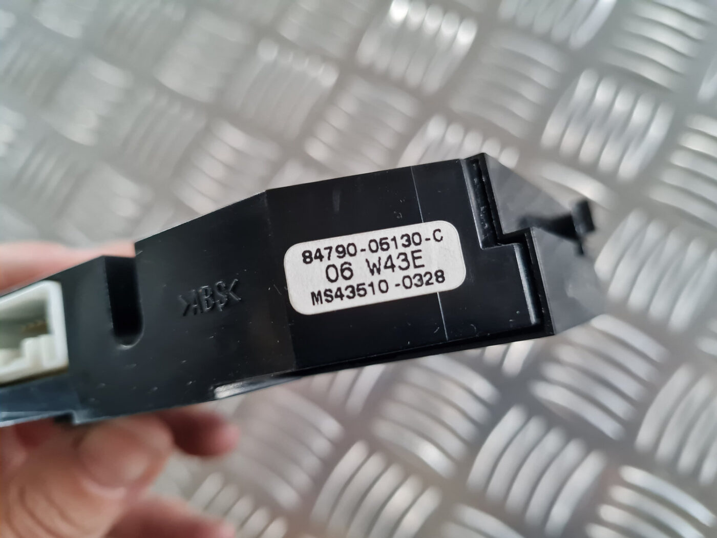 Aizmugurējā stikla apsildes ieslēgšanas poga priekš TOYOTA AVENSIS 2007 UNIVERSAL 3 Aizmugurējā stikla apsildes ieslēgšanas poga priekš TOYOTA AVENSIS 2007 UNIVERSAL