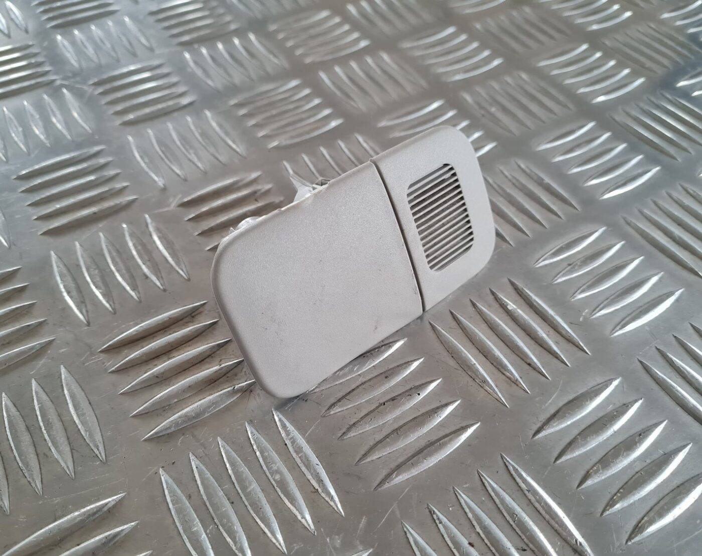 Salona āķis griestos priekš TOYOTA AVENSIS 2007 UNIVERSAL 2 Salona āķis griestos priekš TOYOTA AVENSIS 2007 UNIVERSAL