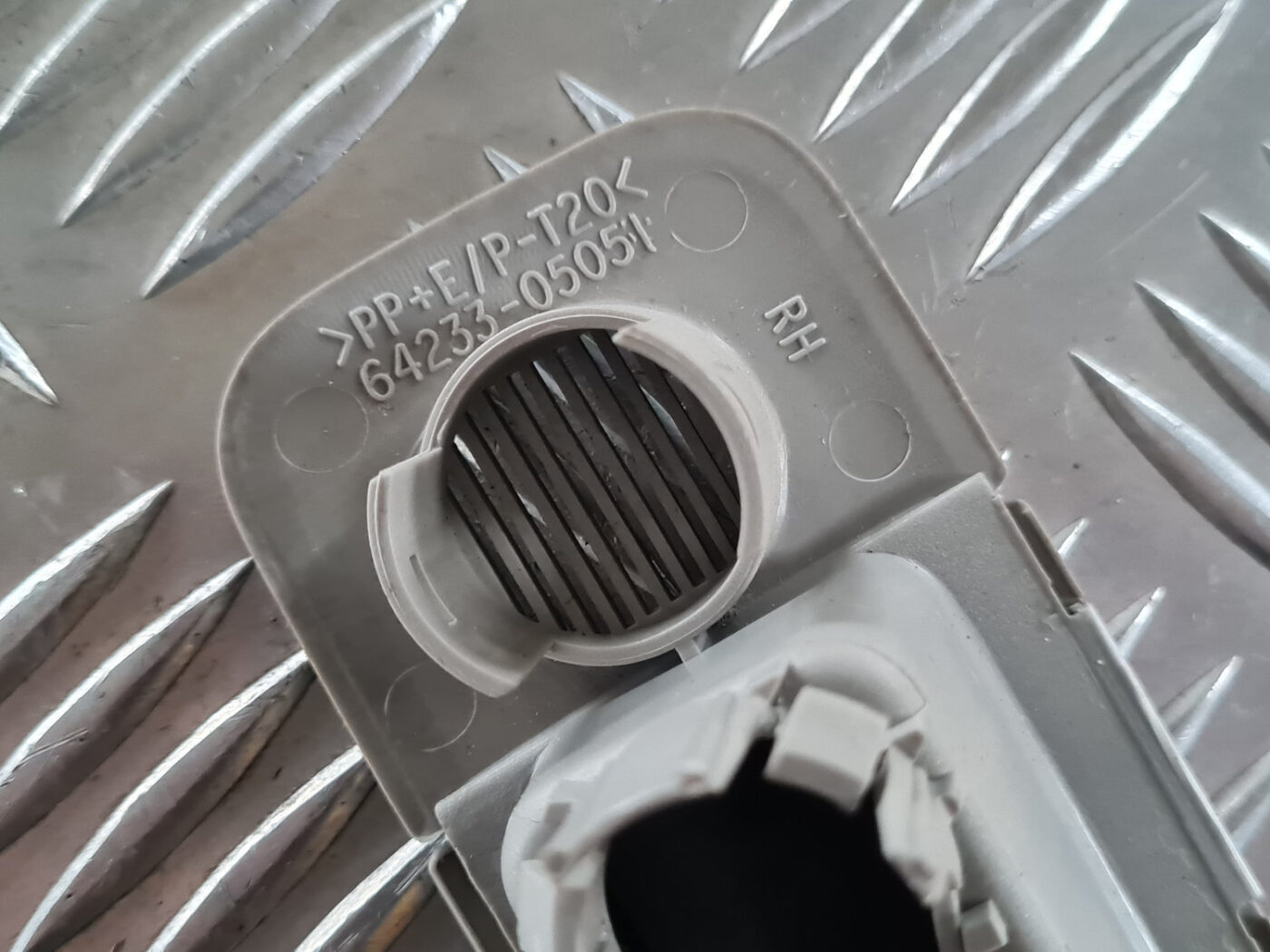 Salona āķis griestos priekš TOYOTA AVENSIS 2007 UNIVERSAL 3 Salona āķis griestos priekš TOYOTA AVENSIS 2007 UNIVERSAL