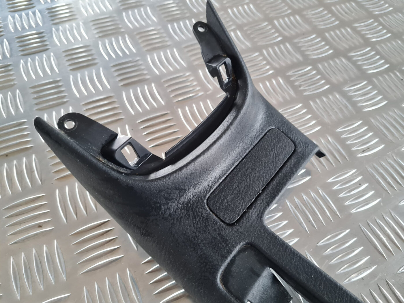 Centrālās konsoles (apdares) vidēja daļa priekš TOYOTA AVENSIS 2007 UNIVERSAL 2 Centrālās konsoles (apdares) vidēja daļa priekš TOYOTA AVENSIS 2007 UNIVERSAL