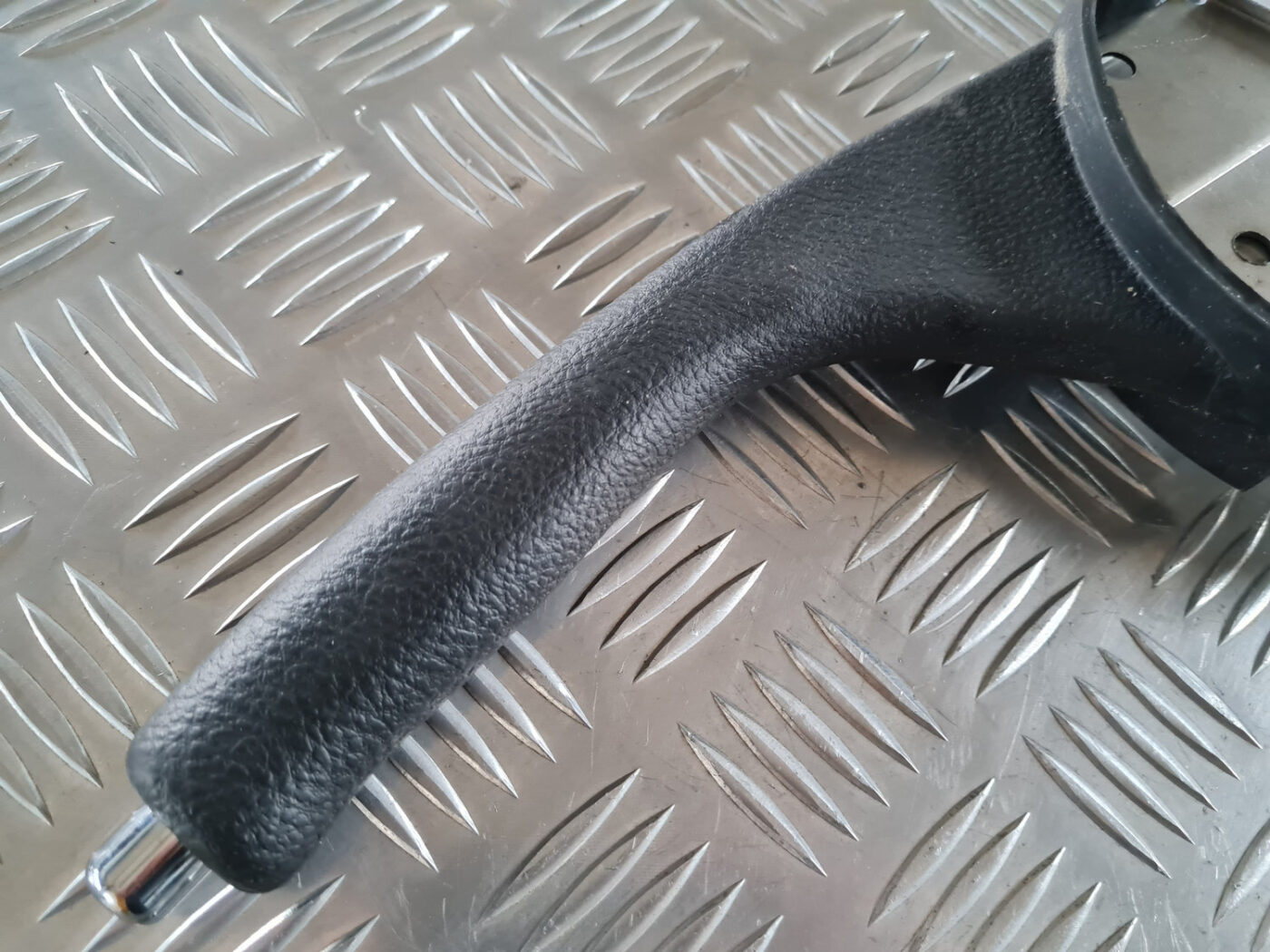 Stāvbremzes svira priekš TOYOTA AVENSIS 2007 UNIVERSAL 3 Stāvbremzes svira priekš TOYOTA AVENSIS 2007 UNIVERSAL