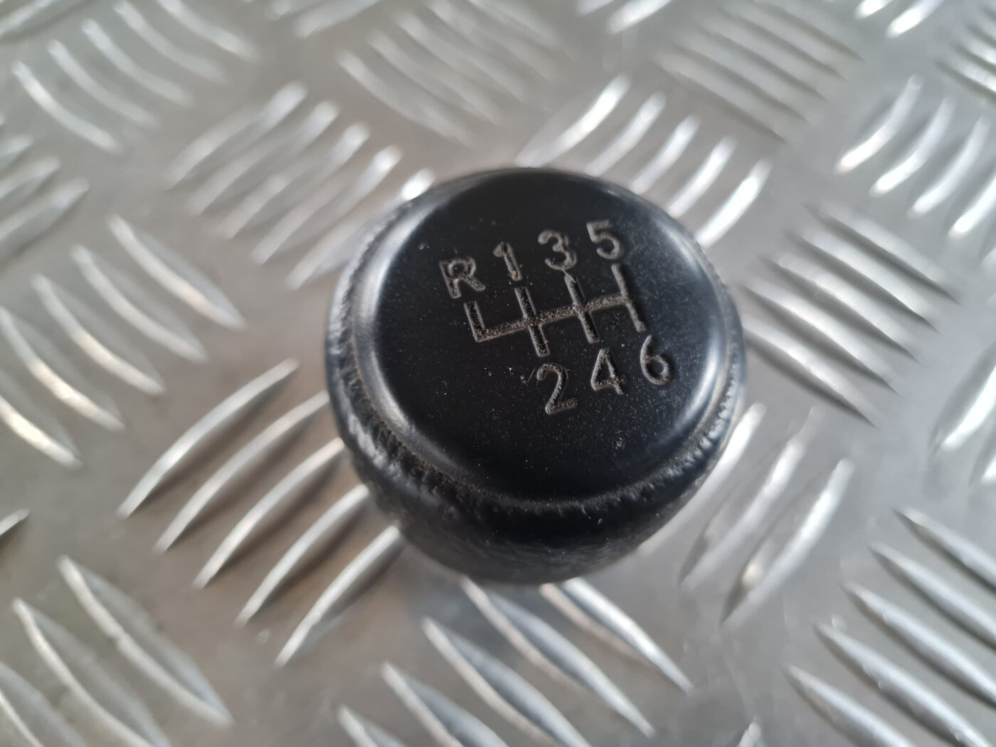 Pārnesumu pārslēgšanas kloķa uzgalis priekš TOYOTA AVENSIS 2007 UNIVERSAL 2 Pārnesumu pārslēgšanas kloķa uzgalis priekš TOYOTA AVENSIS 2007 UNIVERSAL