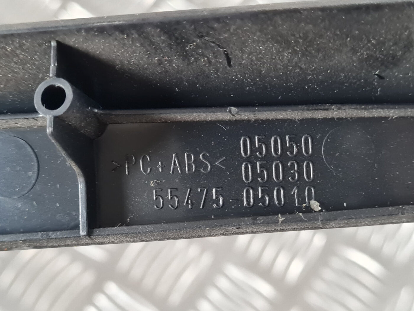 Mērinstrumentu paneļa dekoratīvā uzlika priekš TOYOTA AVENSIS 2007 UNIVERSAL 3 Mērinstrumentu paneļa dekoratīvā uzlika priekš TOYOTA AVENSIS 2007 UNIVERSAL