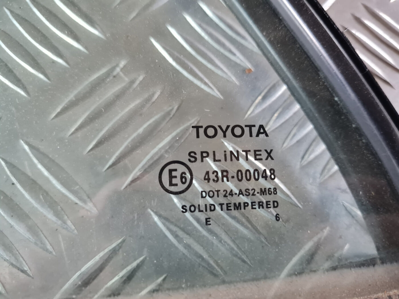 Kreiso durvju stūra stikls priekš TOYOTA AVENSIS 2007 UNIVERSAL 2 Kreiso durvju stūra stikls priekš TOYOTA AVENSIS 2007 UNIVERSAL