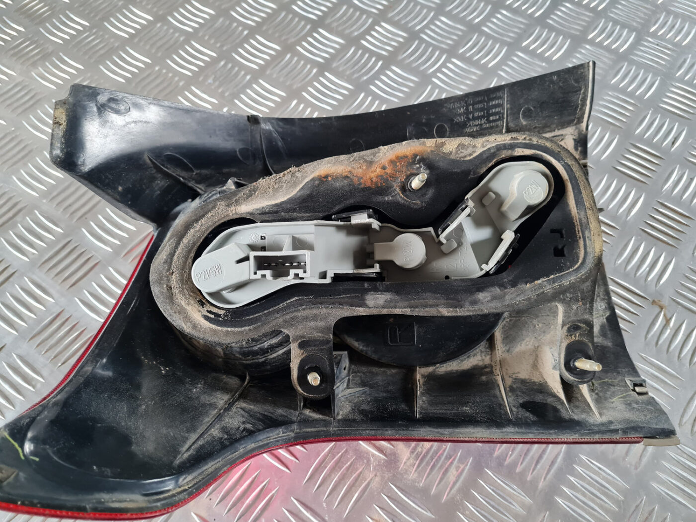 Aizmugurējais labais lukturis priekš TOYOTA AVENSIS 2007 UNIVERSAL 4 Aizmugurējais labais lukturis priekš TOYOTA AVENSIS 2007 UNIVERSAL