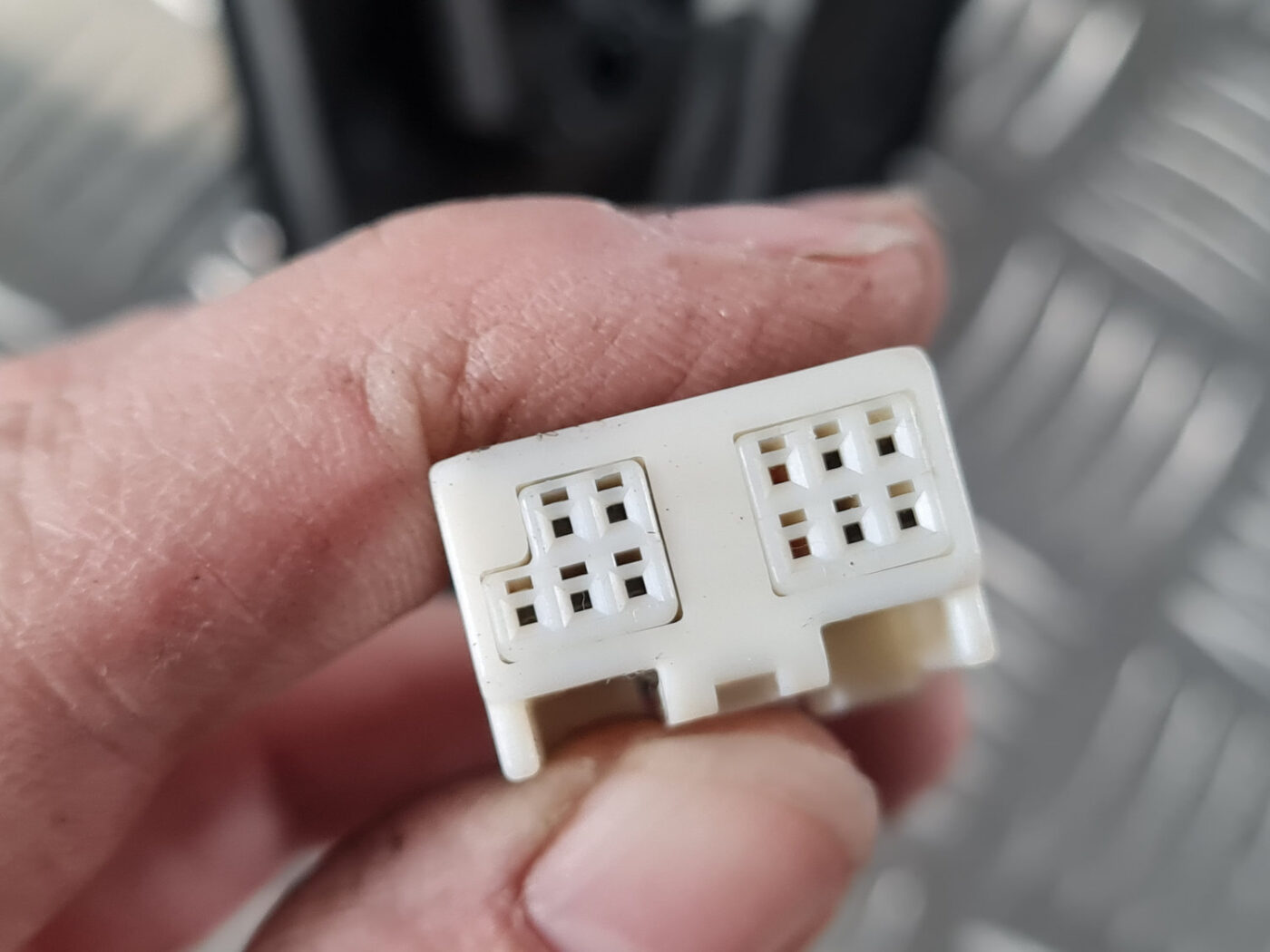 Ārējais spogulis, pa kreisi priekš TOYOTA AVENSIS 2007 UNIVERSAL 4 Ārējais spogulis, pa kreisi priekš TOYOTA AVENSIS 2007 UNIVERSAL