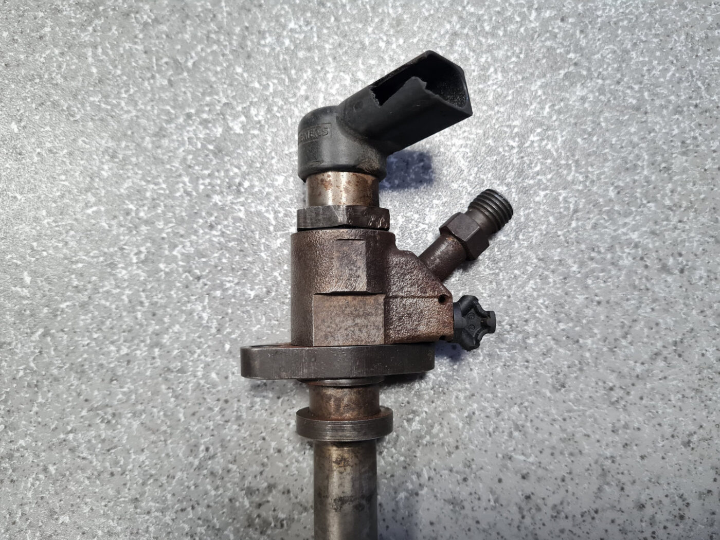 Degvielas smidzinātājs priekš VOLVO C30 2008 SILVER 8 Degvielas smidzinātājs priekš VOLVO C30 2008 SILVER