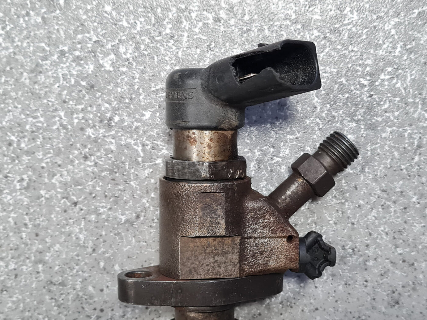 Degvielas smidzinātājs priekš VOLVO C30 2008 SILVER 7 Degvielas smidzinātājs priekš VOLVO C30 2008 SILVER