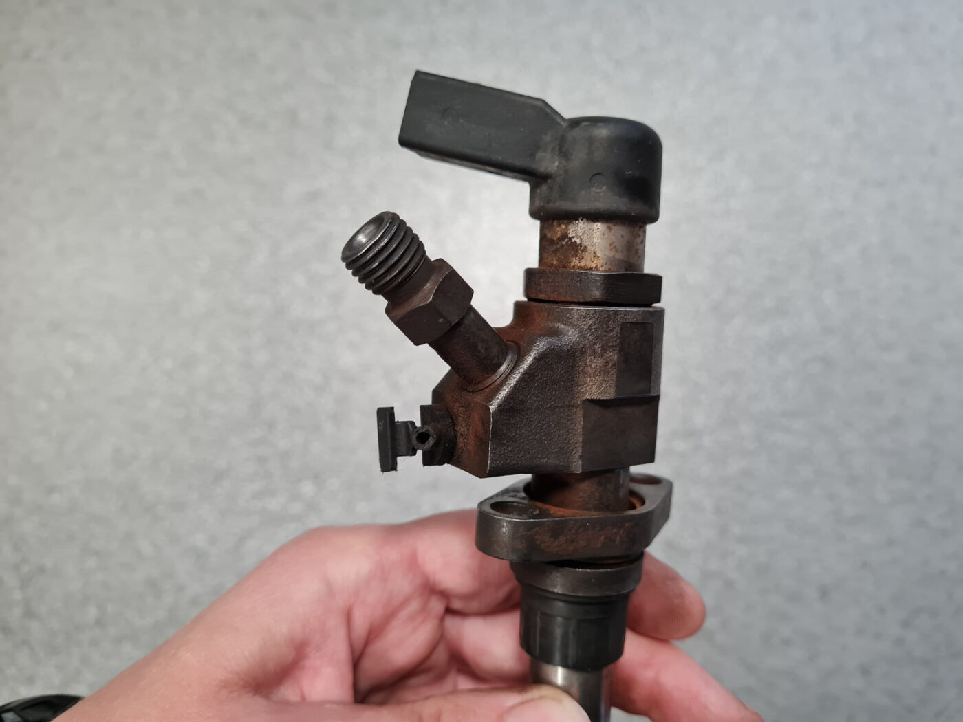 Degvielas smidzinātājs priekš VOLVO C30 2008 SILVER 3 Degvielas smidzinātājs priekš VOLVO C30 2008 SILVER