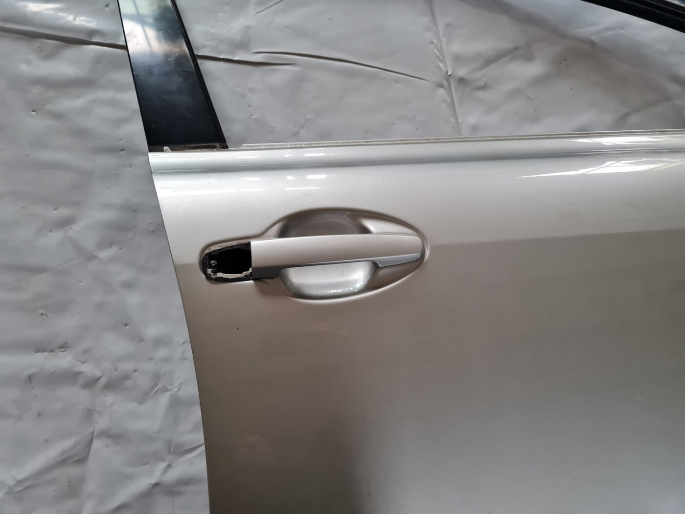 Priekšējās labās durvis priekš TOYOTA AVENSIS 2007 UNIVERSAL 2 Priekšējās labās durvis priekš TOYOTA AVENSIS 2007 UNIVERSAL