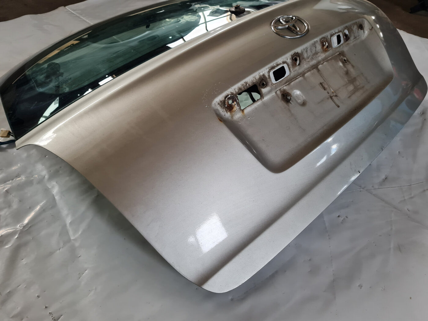 Bagāžnieka vāks priekš TOYOTA AVENSIS 2007 UNIVERSAL 2 Bagāžnieka vāks priekš TOYOTA AVENSIS 2007 UNIVERSAL