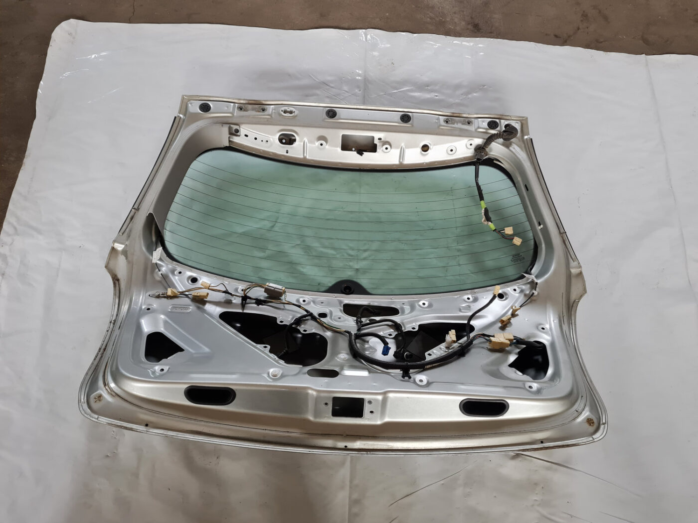 Bagāžnieka vāks priekš TOYOTA AVENSIS 2007 UNIVERSAL 10 Bagāžnieka vāks priekš TOYOTA AVENSIS 2007 UNIVERSAL