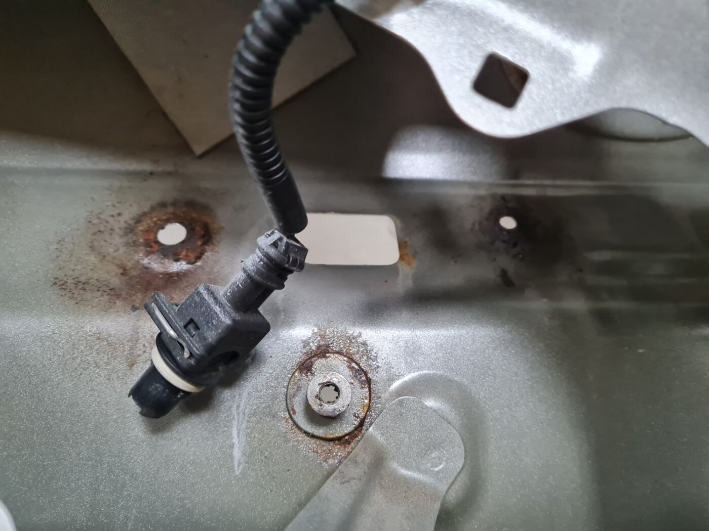 Bagāžnieka vāks priekš TOYOTA AVENSIS 2007 UNIVERSAL 5 Bagāžnieka vāks priekš TOYOTA AVENSIS 2007 UNIVERSAL