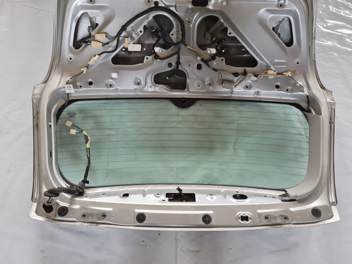 Bagāžnieka vāks priekš TOYOTA AVENSIS 2007 UNIVERSAL 4 Bagāžnieka vāks priekš TOYOTA AVENSIS 2007 UNIVERSAL