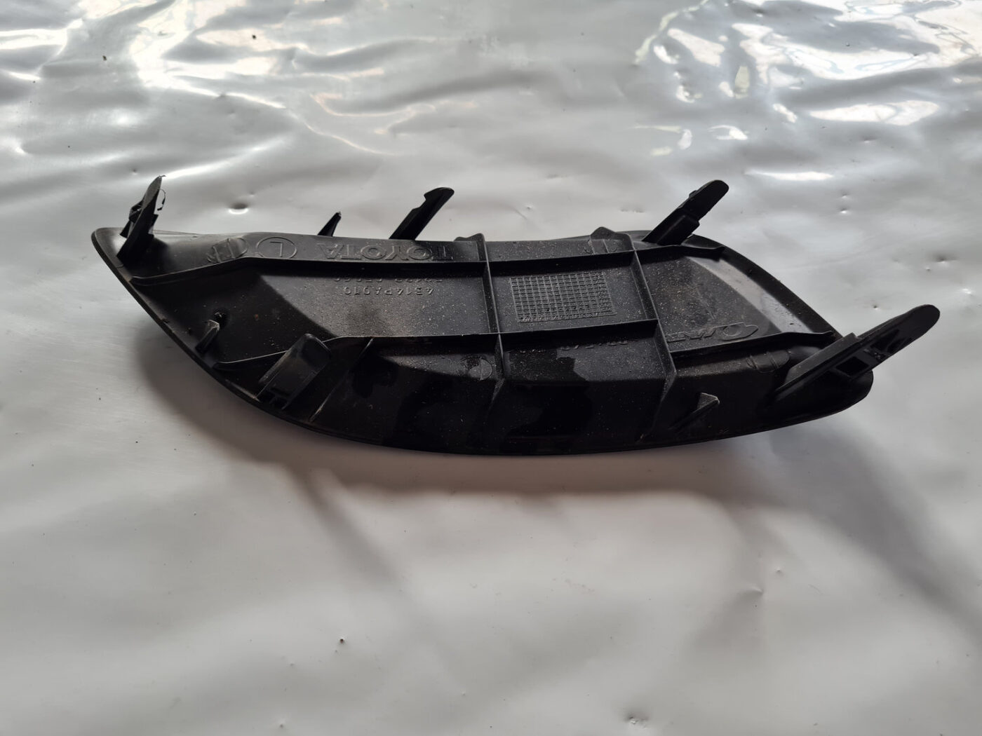 Miglas luktura reste, pa kreisi priekš TOYOTA AVENSIS 2007 UNIVERSAL 4 Miglas luktura reste, pa kreisi priekš TOYOTA AVENSIS 2007 UNIVERSAL