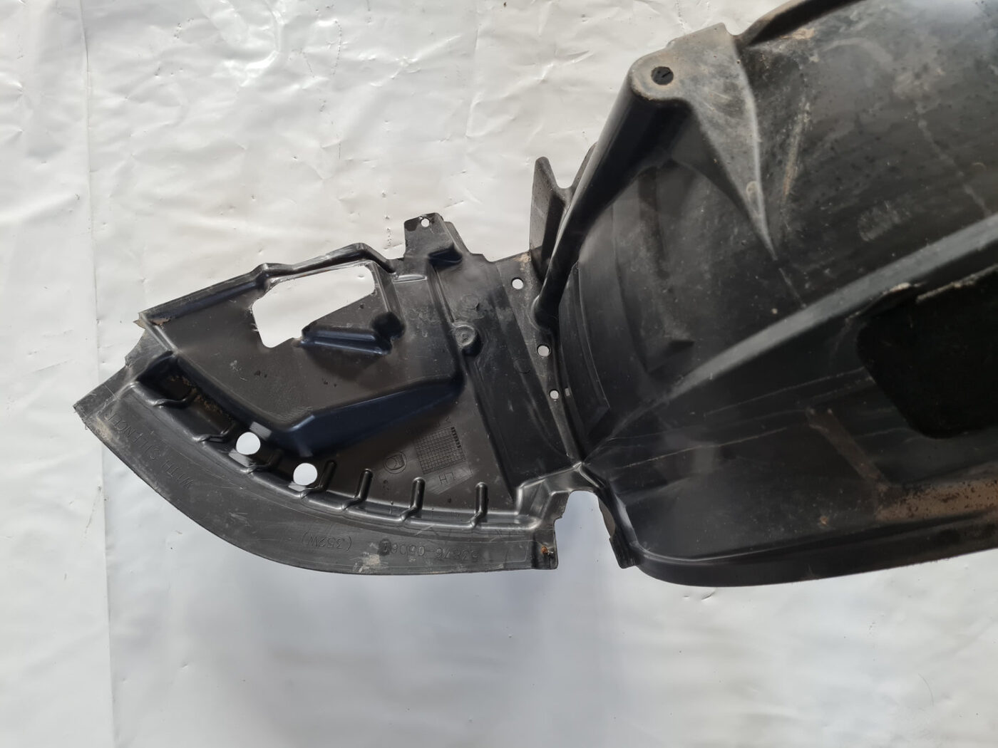 Priekšējais kreisais paspārns priekš TOYOTA AVENSIS 2007 UNIVERSAL 5 Priekšējais kreisais paspārns priekš TOYOTA AVENSIS 2007 UNIVERSAL