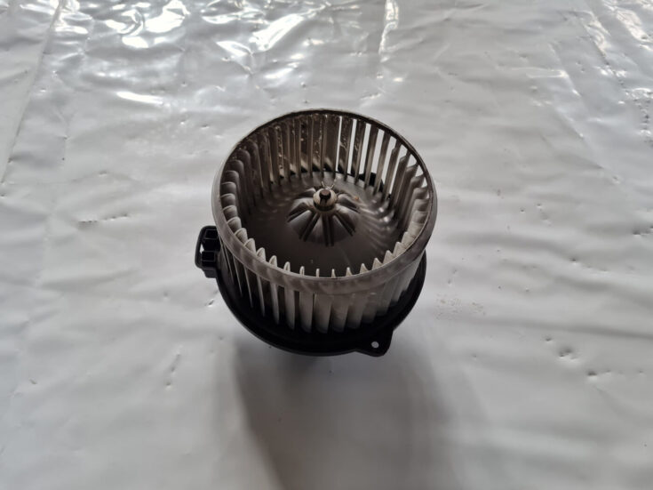 Salona ventilators priekš TOYOTA AVENSIS 2007 UNIVERSAL