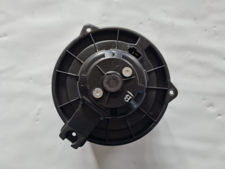 Salona ventilators priekš TOYOTA AVENSIS 2007 UNIVERSAL