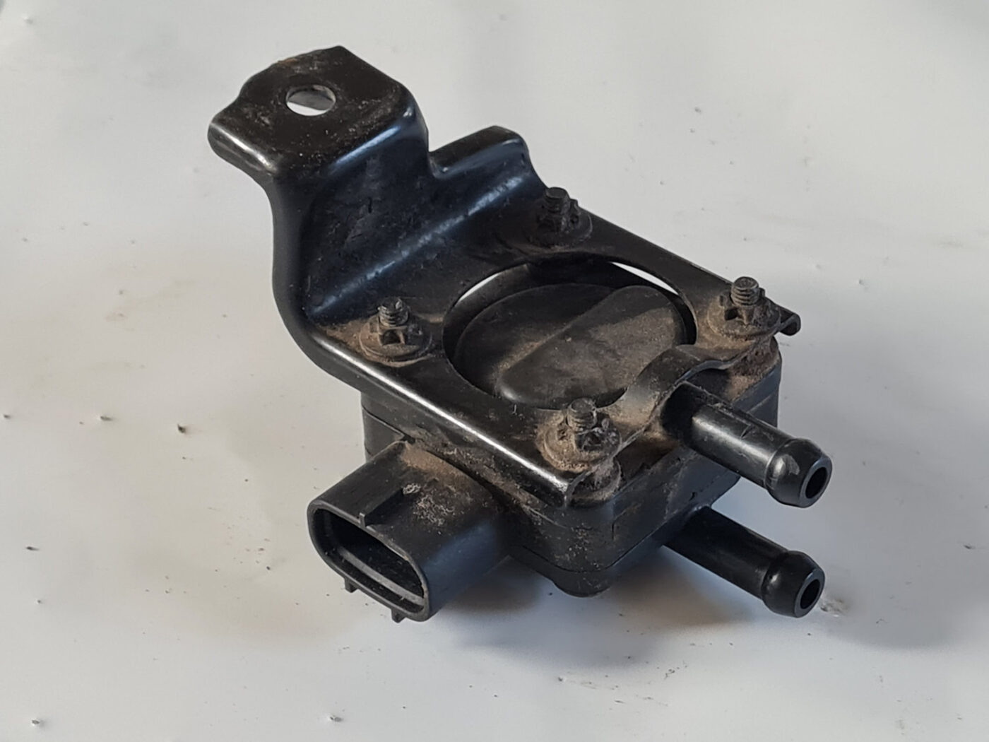 Izplūdes gāzu spiediena sensors priekš TOYOTA AVENSIS 2007 UNIVERSAL 3 Izplūdes gāzu spiediena sensors priekš TOYOTA AVENSIS 2007 UNIVERSAL