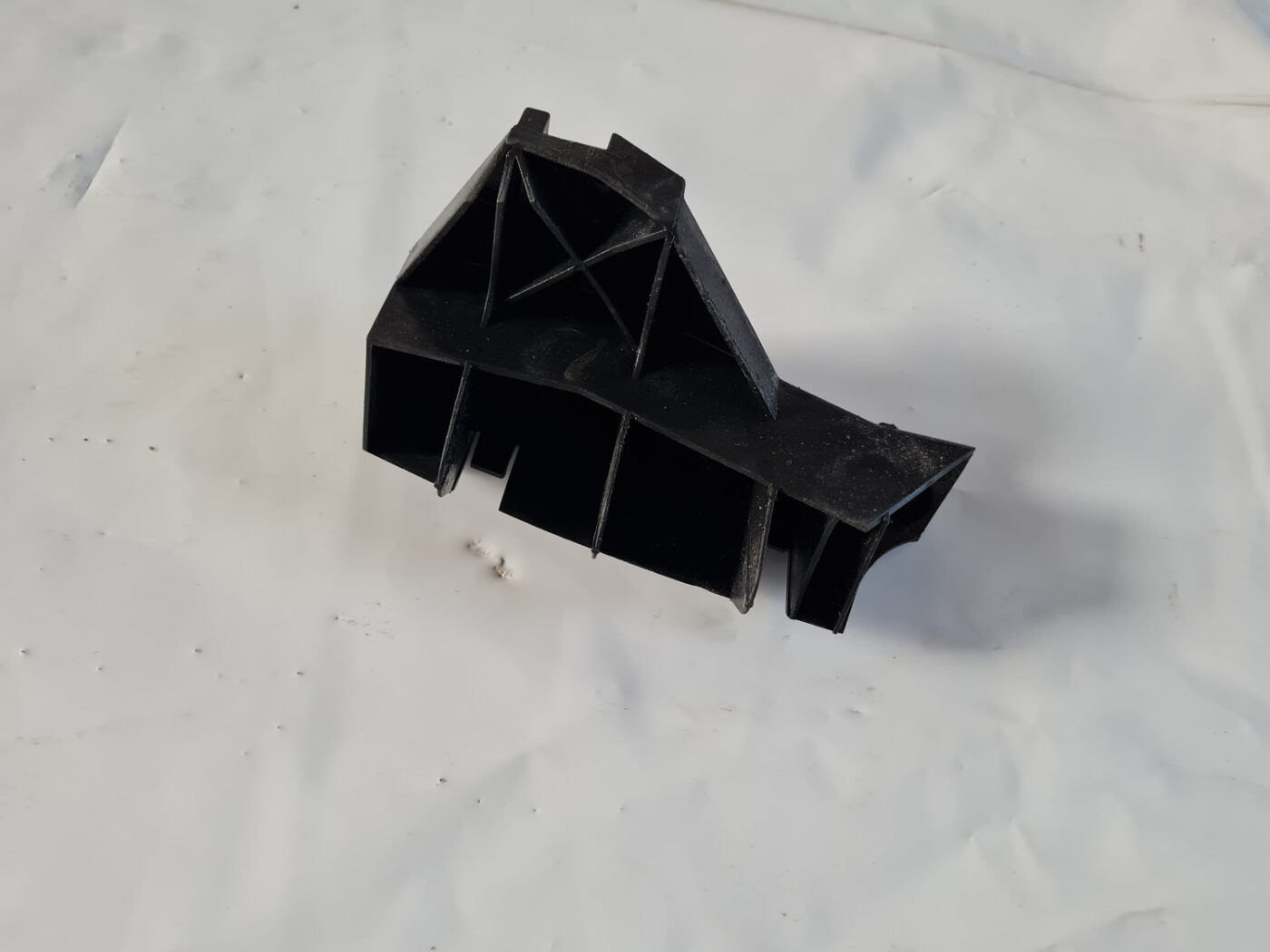 Aizmugurēja bufera kronšteins priekš TOYOTA AVENSIS 2007 UNIVERSAL 3 Aizmugurēja bufera kronšteins priekš TOYOTA AVENSIS 2007 UNIVERSAL