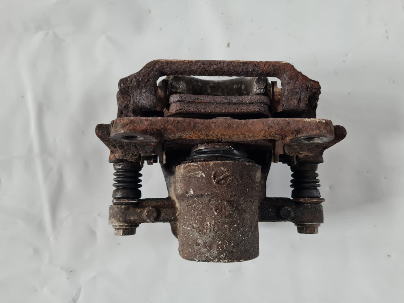 Aizmugurējais kreisais suports priekš TOYOTA AVENSIS 2007 UNIVERSAL 4 Aizmugurējais kreisais suports priekš TOYOTA AVENSIS 2007 UNIVERSAL