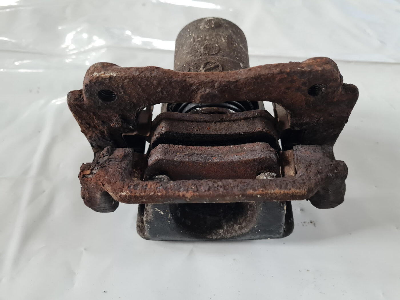 Aizmugurējais kreisais suports priekš TOYOTA AVENSIS 2007 UNIVERSAL 3 Aizmugurējais kreisais suports priekš TOYOTA AVENSIS 2007 UNIVERSAL