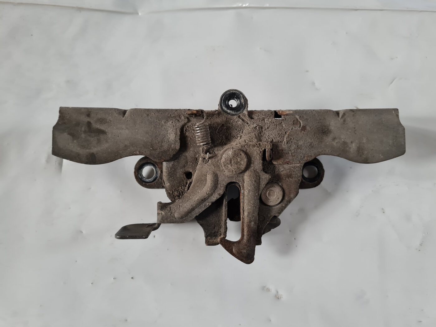 Pārsega slēdzene priekš TOYOTA AVENSIS 2007 UNIVERSAL 2 Pārsega slēdzene priekš TOYOTA AVENSIS 2007 UNIVERSAL