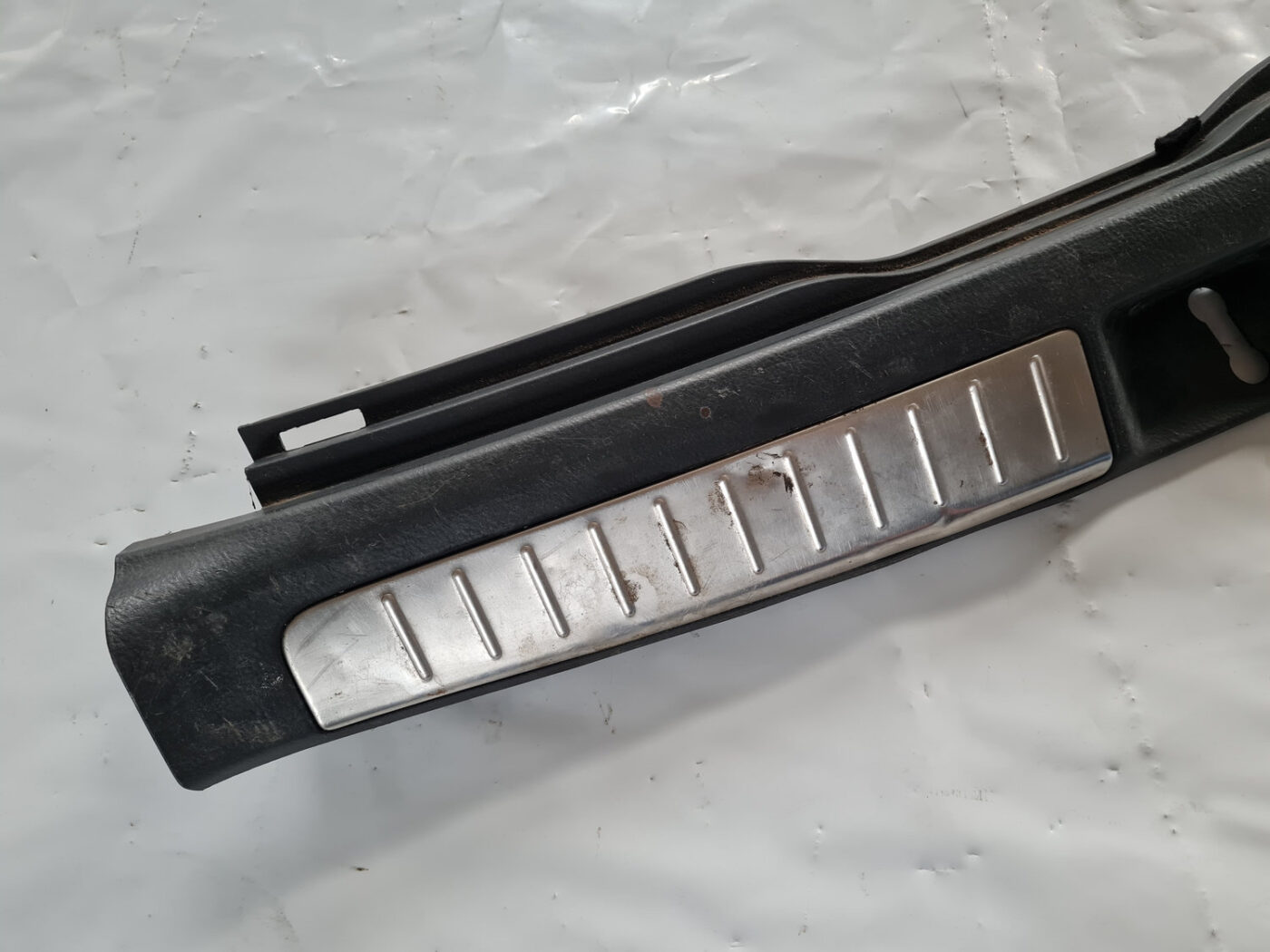 Bagažnieka nodalījuma sliekšņa uzlika priekš TOYOTA AVENSIS 2007 UNIVERSAL 2 Bagažnieka nodalījuma sliekšņa uzlika priekš TOYOTA AVENSIS 2007 UNIVERSAL