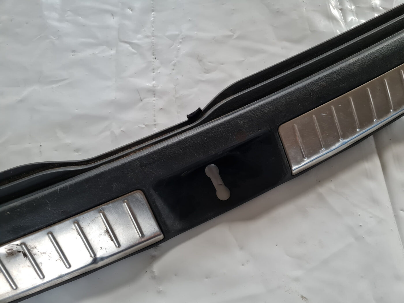 Bagažnieka nodalījuma sliekšņa uzlika priekš TOYOTA AVENSIS 2007 UNIVERSAL 6 Bagažnieka nodalījuma sliekšņa uzlika priekš TOYOTA AVENSIS 2007 UNIVERSAL