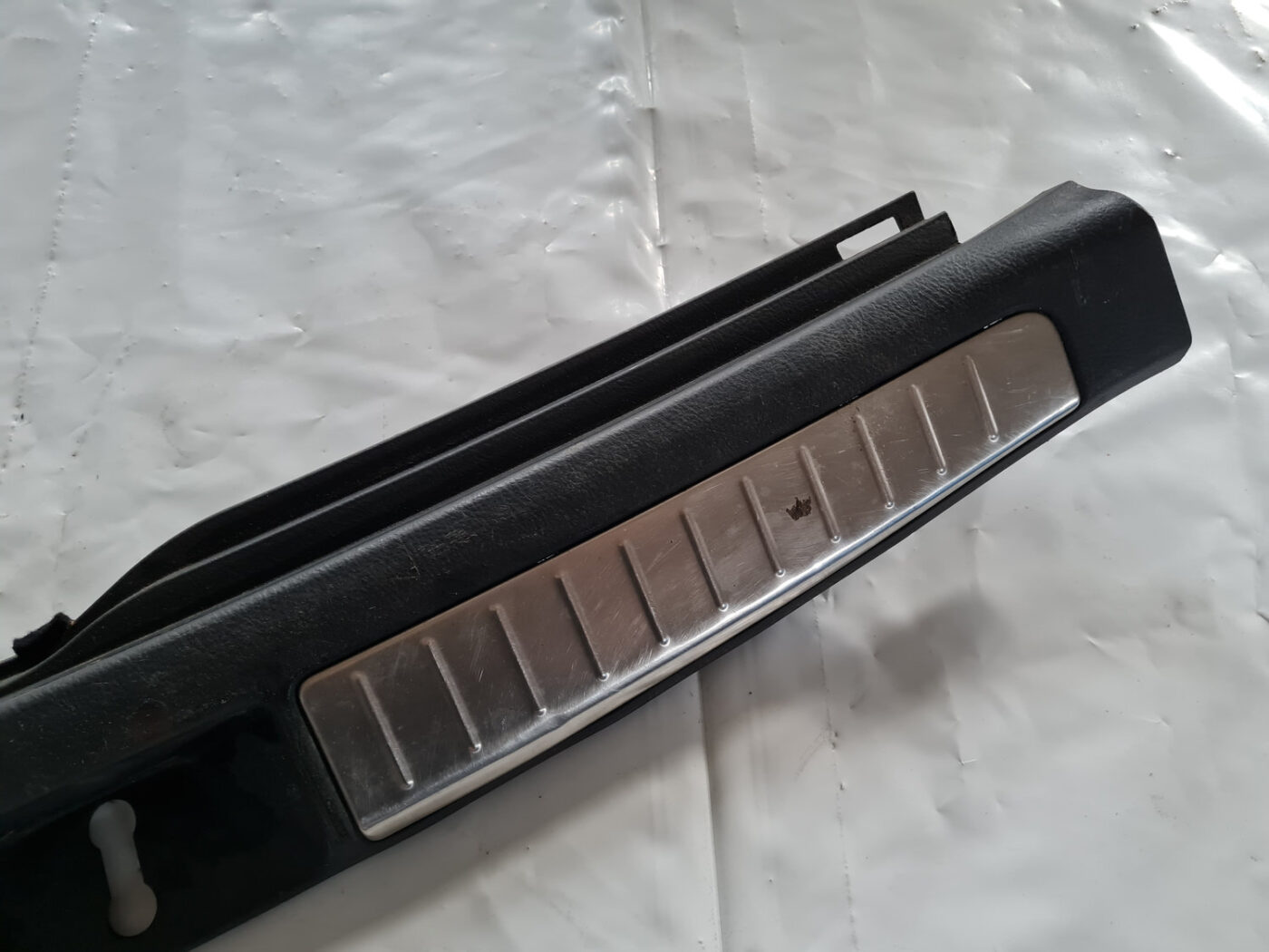 Bagažnieka nodalījuma sliekšņa uzlika priekš TOYOTA AVENSIS 2007 UNIVERSAL 5 Bagažnieka nodalījuma sliekšņa uzlika priekš TOYOTA AVENSIS 2007 UNIVERSAL