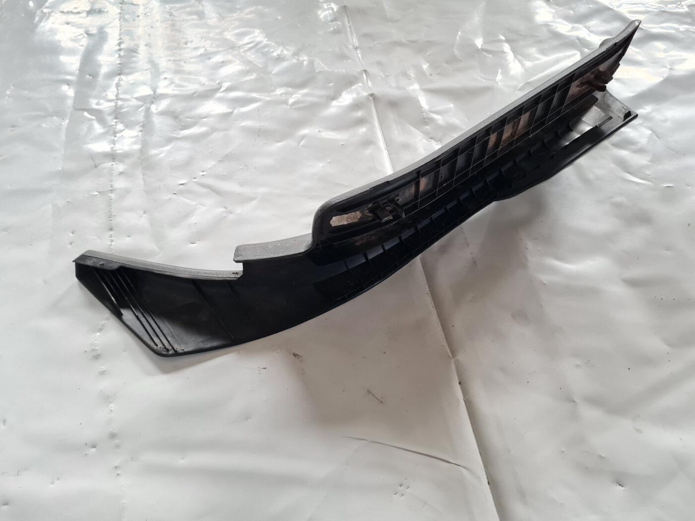 Sliekšņa aizmugurēja laba uzlika (salonā) priekš TOYOTA AVENSIS 2007 UNIVERSAL 4 Sliekšņa aizmugurēja laba uzlika (salonā) priekš TOYOTA AVENSIS 2007 UNIVERSAL