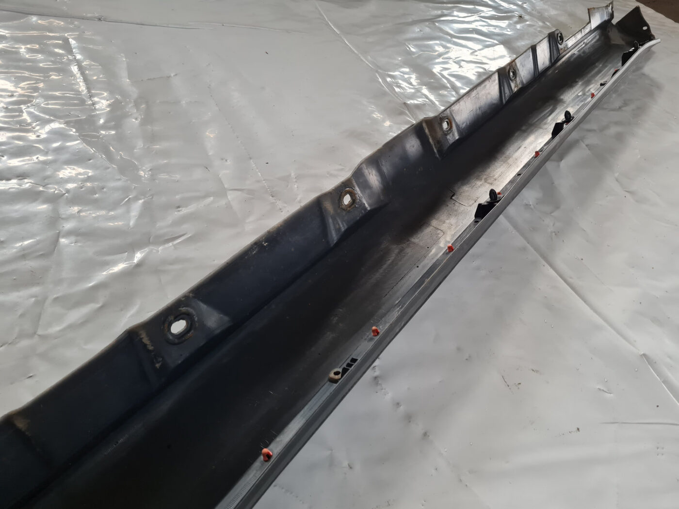 Ārēja sliekšņa kreisa uzlika priekš TOYOTA AVENSIS 2007 UNIVERSAL 5 Ārēja sliekšņa kreisa uzlika priekš TOYOTA AVENSIS 2007 UNIVERSAL