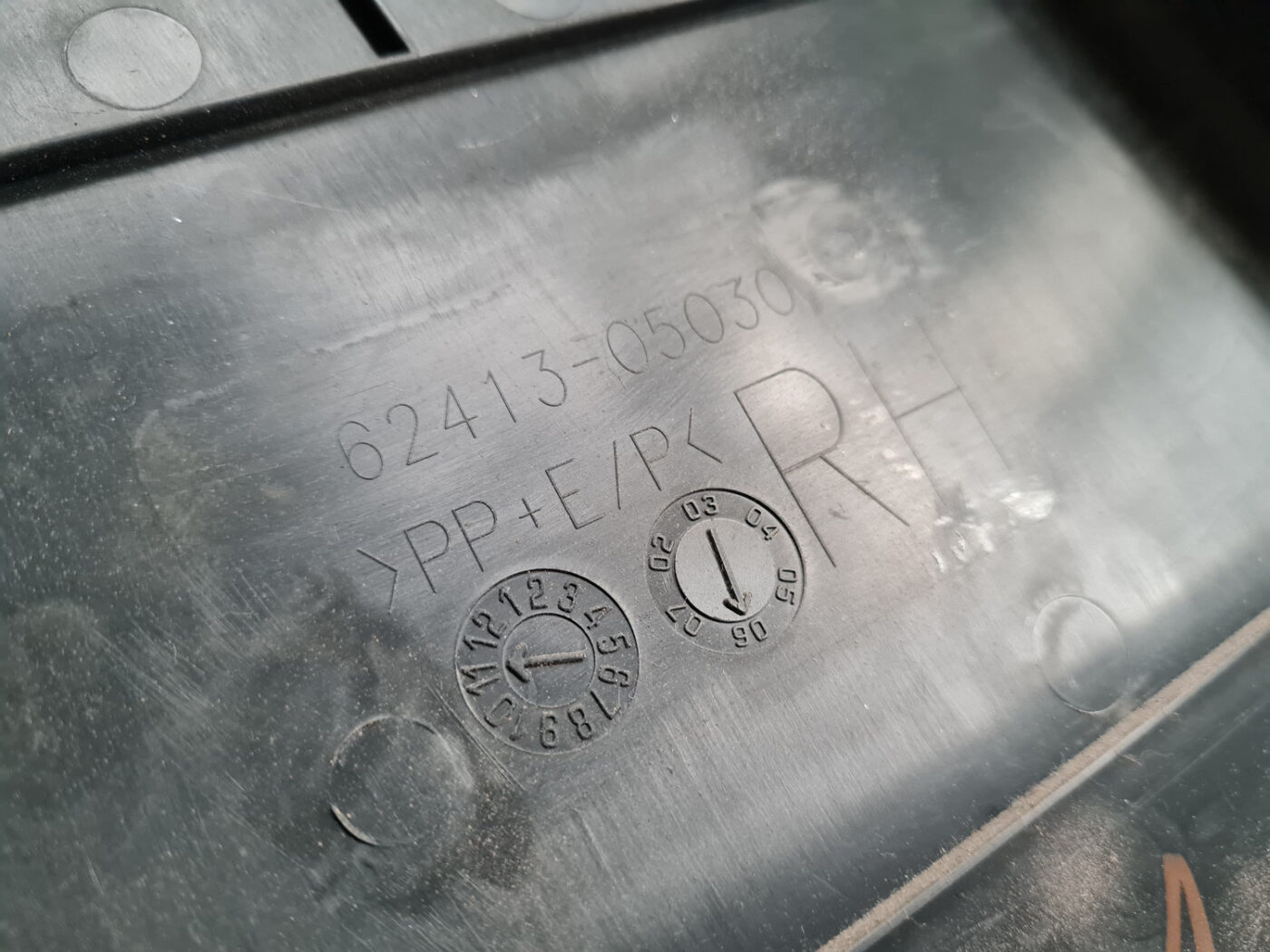 Vidējas salona statnes apdare priekš TOYOTA AVENSIS 2007 UNIVERSAL 3 Vidējas salona statnes apdare priekš TOYOTA AVENSIS 2007 UNIVERSAL