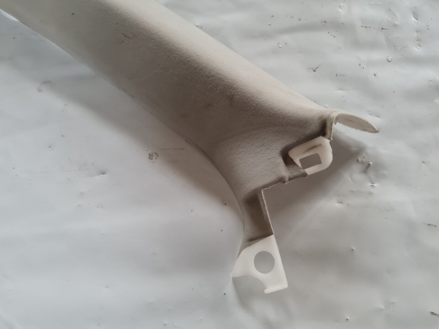 Aizmugurējas salona statnes apdare priekš TOYOTA AVENSIS 2007 UNIVERSAL 2 Aizmugurējas salona statnes apdare priekš TOYOTA AVENSIS 2007 UNIVERSAL