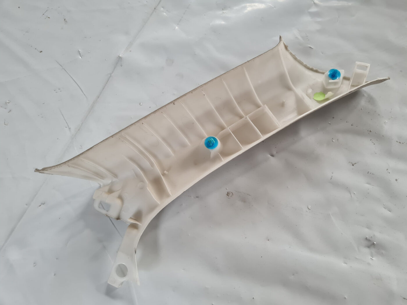 Aizmugurējas salona statnes apdare priekš TOYOTA AVENSIS 2007 UNIVERSAL 6 Aizmugurējas salona statnes apdare priekš TOYOTA AVENSIS 2007 UNIVERSAL