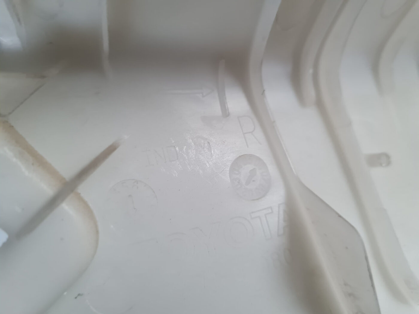 Aizmugurējas salona statnes apdare priekš TOYOTA AVENSIS 2007 UNIVERSAL 3 Aizmugurējas salona statnes apdare priekš TOYOTA AVENSIS 2007 UNIVERSAL