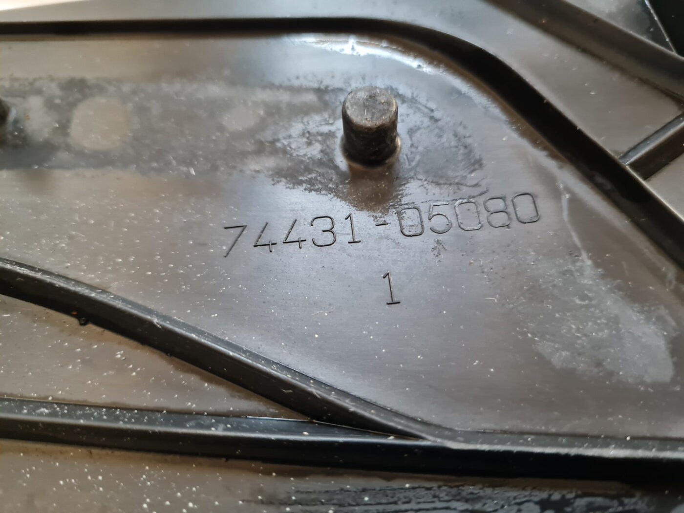 Akumulatora pamatnes kronšteins priekš TOYOTA AVENSIS 2007 UNIVERSAL 3 Akumulatora pamatnes kronšteins priekš TOYOTA AVENSIS 2007 UNIVERSAL