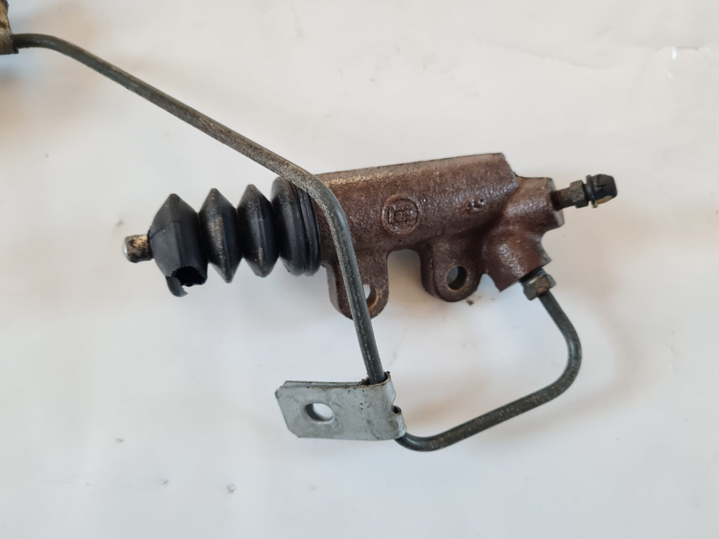 Sajūga palīgcilindrs priekš TOYOTA AVENSIS 2007 UNIVERSAL 2 Sajūga palīgcilindrs priekš TOYOTA AVENSIS 2007 UNIVERSAL