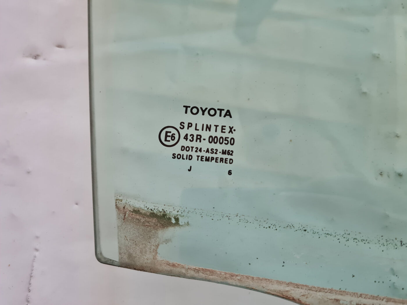 Priekšējo labo durvju stikls priekš TOYOTA AVENSIS 2007 UNIVERSAL 2 Priekšējo labo durvju stikls priekš TOYOTA AVENSIS 2007 UNIVERSAL