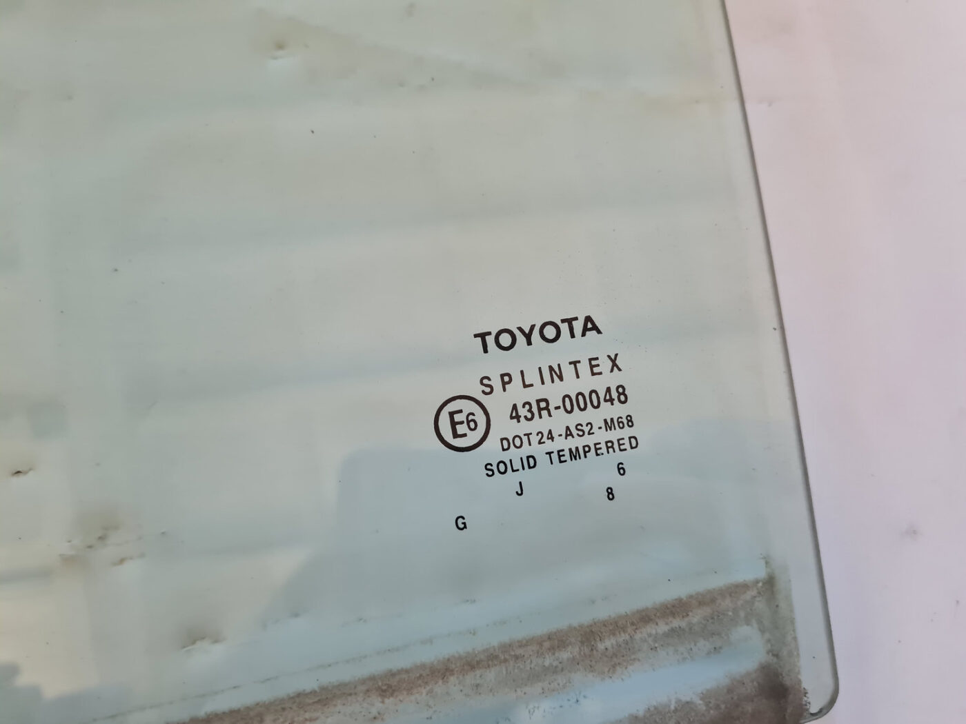 Aizmugurējo kreiso durvju stikls priekš TOYOTA AVENSIS 2007 UNIVERSAL 2 Aizmugurējo kreiso durvju stikls priekš TOYOTA AVENSIS 2007 UNIVERSAL