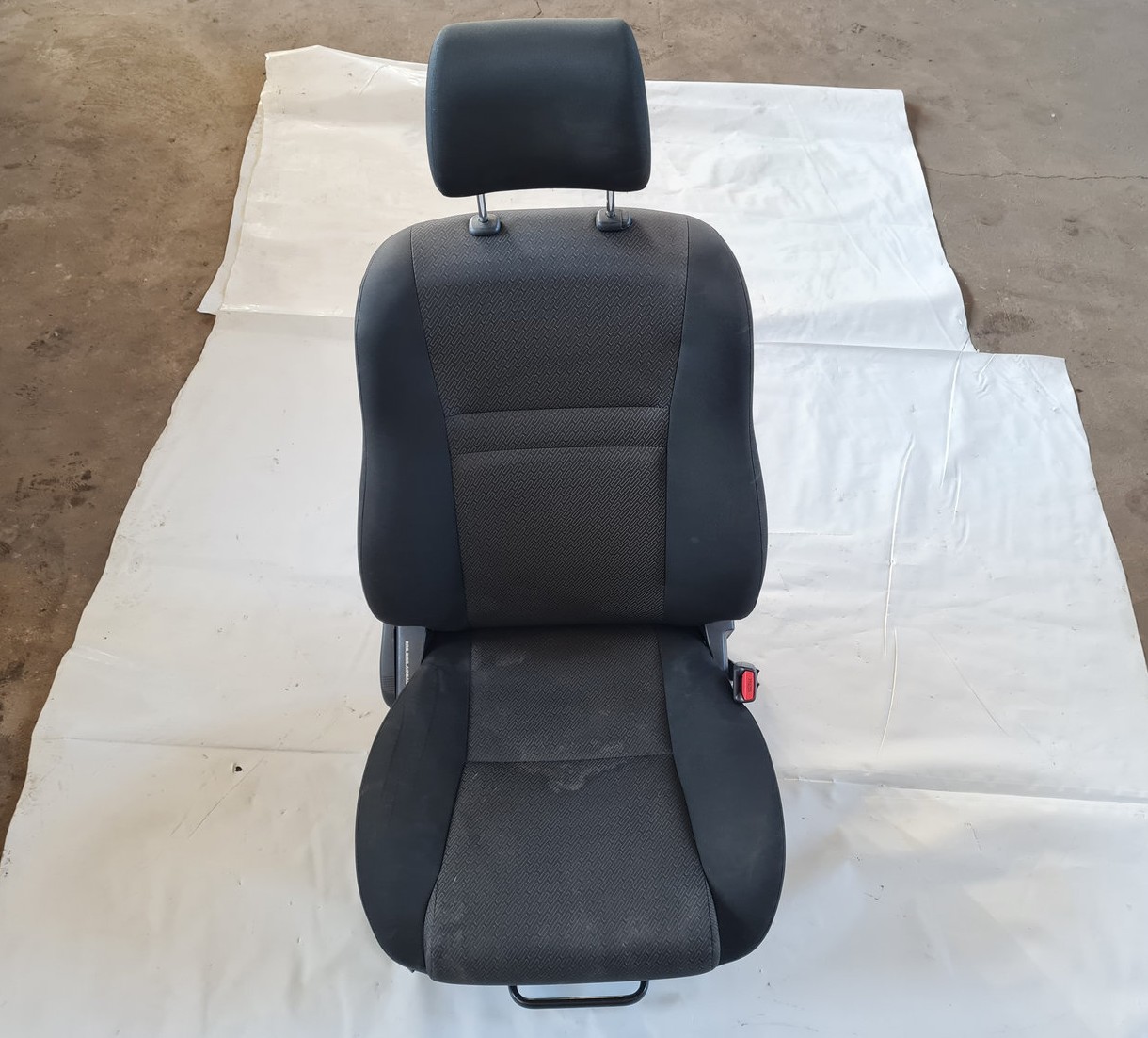 Priekšējais labais sēdeklis priekš TOYOTA AVENSIS 2007 UNIVERSAL 2 Priekšējais labais sēdeklis priekš TOYOTA AVENSIS 2007 UNIVERSAL