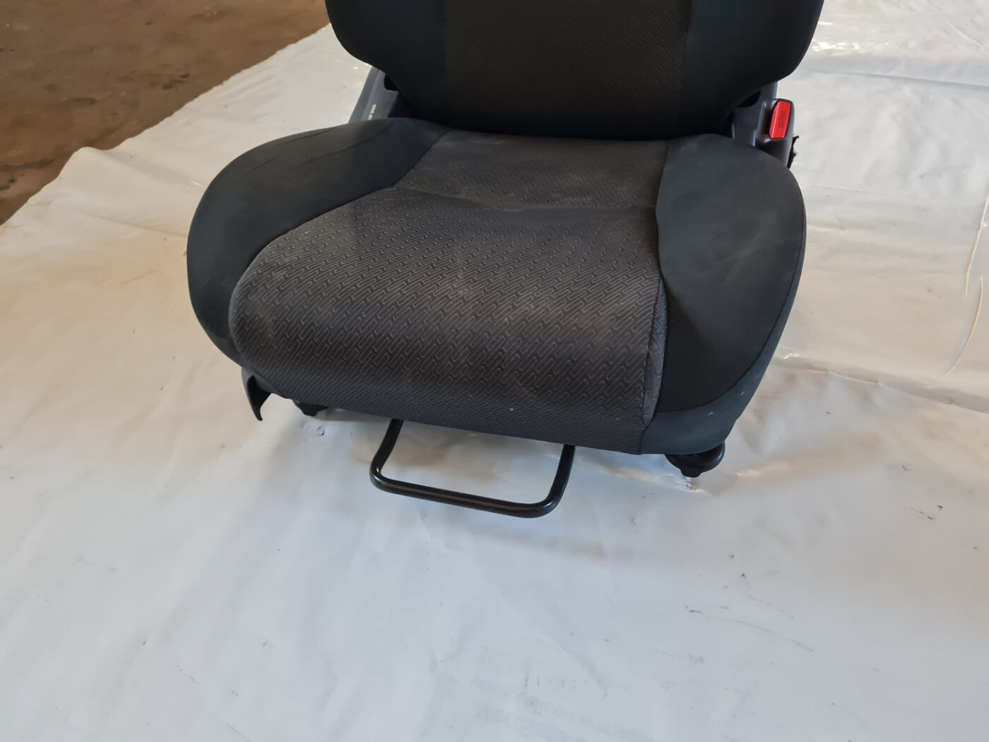Priekšējais labais sēdeklis priekš TOYOTA AVENSIS 2007 UNIVERSAL 3 Priekšējais labais sēdeklis priekš TOYOTA AVENSIS 2007 UNIVERSAL