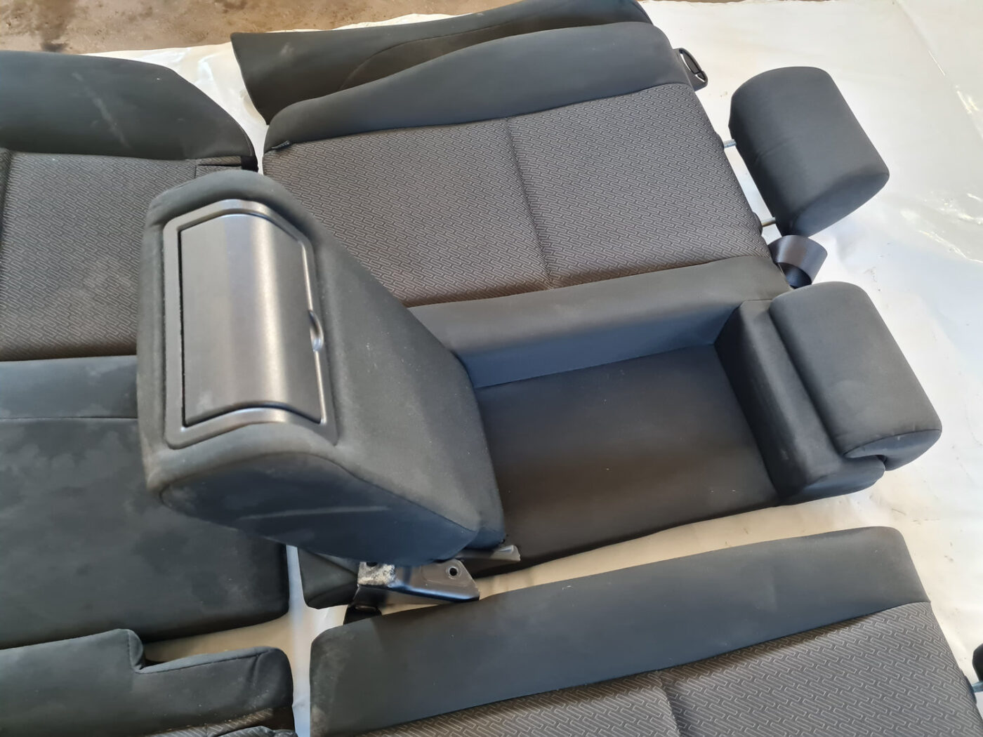 Aizmugurējais sēdeklis priekš TOYOTA AVENSIS 2007 UNIVERSAL 3 Aizmugurējais sēdeklis priekš TOYOTA AVENSIS 2007 UNIVERSAL