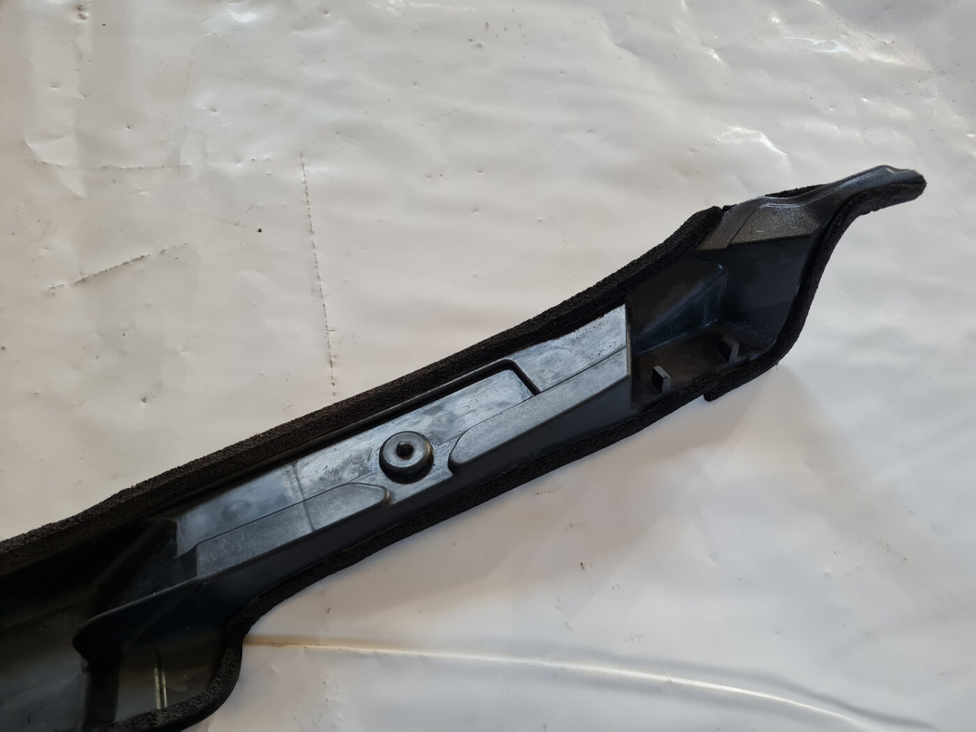 Ieliktņis starp spārnu un durvīm priekš TOYOTA AVENSIS 2007 UNIVERSAL 5 Ieliktņis starp spārnu un durvīm priekš TOYOTA AVENSIS 2007 UNIVERSAL